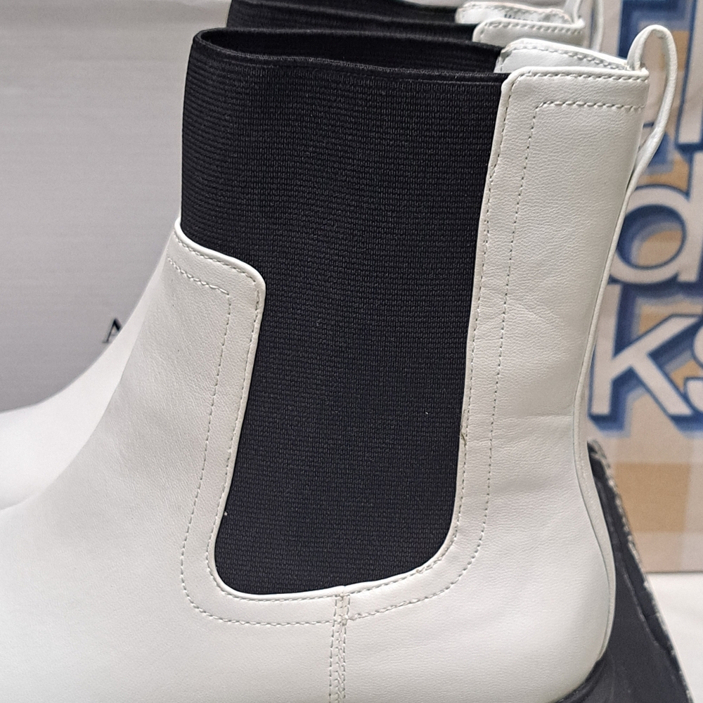 Alfani Women's Tackoma Lug Sole Booties White/Black Pull-On Size 9.5M New In Box - Picture 12 of 15